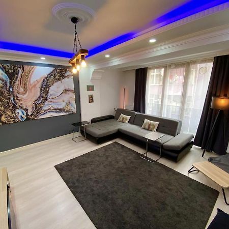 Cozy Big Sisli Apartment , Ac, Modern &For Family,Friendly In Center Истанбул Екстериор снимка